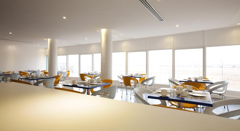 Super 8 Hotel Al Riyadh By Wyndham Esterno foto
